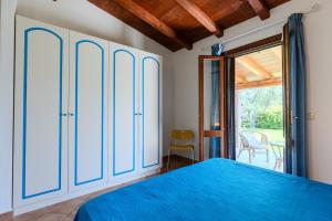 Ένα ή περισσότερα κρεβάτια σε δωμάτιο στο Villa Capo Coda Cavallo con Piscina
