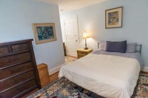 Fotografie z fotogalerie ubytování Artistic Historical home, walkDT v destinaci Salem