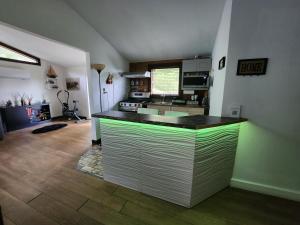 Gallery image of little cozy house in a village in Mountain Dale