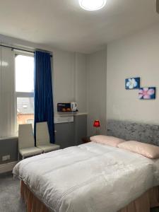 Postel nebo postele na pokoji v ubytování Adelphi Guest House