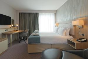 Ліжко або ліжка в номері Holiday Inn Manchester - City Centre by IHG +37 фото