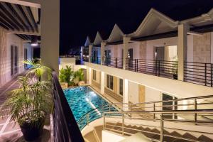 Bazén v ubytování Winds Boutique Hotel nebo v jeho okolí
