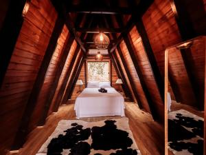 a room with a bed and a mirror in it at Turisfri Resort in Nova Friburgo +56 photos