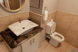 Ένα μπάνιο στο 3 bedroom Umdloti 203 Sorgente apartment +35 φωτογραφίες