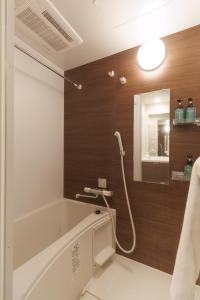 a bathroom with a bath tub and a sink at LANG HOTEL Kameido - Vacation STAY 79133v in Tokyo