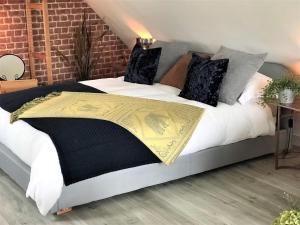 Postel nebo postele na pokoji v ubytování The View, Countryside Retreat with private hot tub, Cheshire