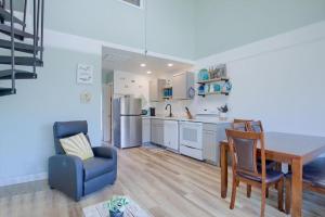 Η κουζίνα ή μικρή κουζίνα στο After Dune Delight - Adorable Oceanfront Community