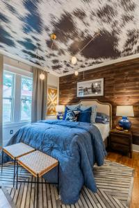 Postel nebo postele na pokoji v ubytování Leiper's Fork Luxe + 3 fotografie