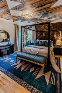 Postel nebo postele na pokoji v ubytování Leiper's Fork Luxe