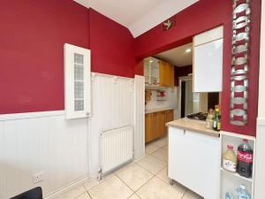 ホーンチャーチにあるEasy London Access 9mins Walk to Elm Park Station & Near City Airportのギャラリーの写真