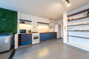 Dapur atau dapur kecil di Espacioso depto con cochera