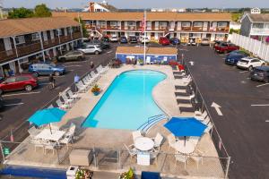 an overhead view of a swimming pool in a parking lot at The Janmere Motel in Hampton