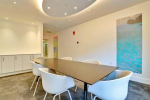 a meeting room with a table and chairs at Stylish Apartment for a Memorable Stay in Arlington