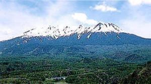 Nespecifikovaný výhled na hory nebo výhled na hory při pohledu z kempu