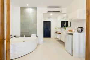 Kuchyň nebo kuchyňský kout v ubytování Winds Boutique Hotel