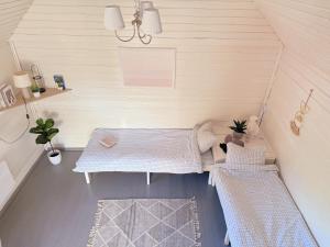 a small room with a table and two chairs at Diby Kämping Minimajad in Vormsi