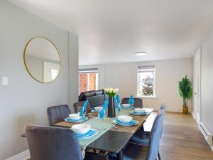Posezení v ubytování Cozy & Pet-Friendly 3BR Retreat in Bobcaygeon + 22 fotografií