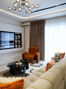 TV a/nebo společenská místnost v ubytování The Maybourne Lekki