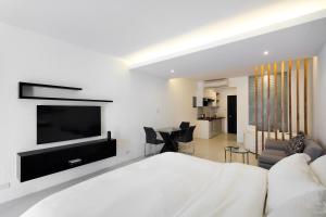 TV a/nebo společenská místnost v ubytování Winds Boutique Hotel