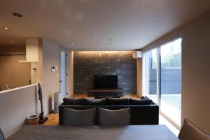 a living room with a couch and a television at Fuji Petel - Vacation STAY 56350v in Azagawa