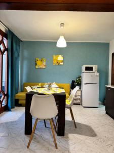 a kitchen and living room with a table and chairs at Villa Nikoleta in Sveti Vlas +5 photos