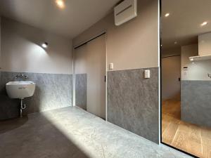 浅川にあるFuji Petel - Vacation STAY 56373vのシャワー、トイレ、洗面台を備えたバスルーム +22枚の写真