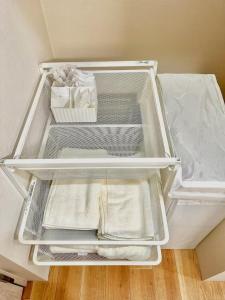 an empty refrigerator with its door open with its drawers at YADORI - Vacation STAY 81027v in Osaka