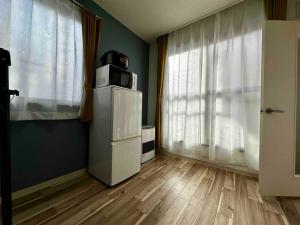 札幌市にあるCoop Sunlight - Vacation STAY 19685の冷蔵庫(電子レンジ付)が備わる客室です。 +6枚の写真