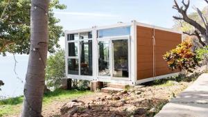 Abitare Mezcala 1的山顶上的小房子