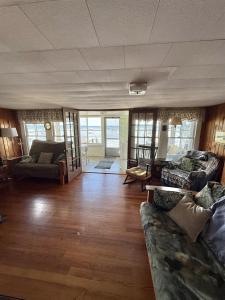 a living room with two couches and a table at CAMP LINDY LIMIT 7 cottage in North Sebago
