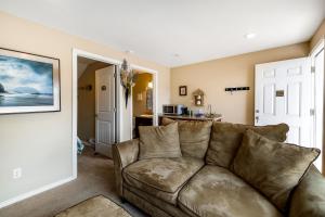 Φωτογραφία από το άλμπουμ του Captain's Quarters - Blue Lagoon Cabin σε Depoe Bay