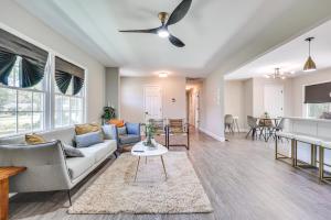 Fotografie z fotogalerie ubytování Updated Wilmington Home Near Intracoastal Access v destinaci Wilmington