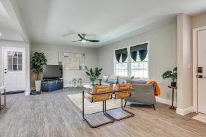 Fotografie z fotogalerie ubytování Updated Wilmington Home Near Intracoastal Access v destinaci Wilmington