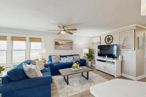 Imagen de la galería de Beach Glass Terrace #5-IC, en Avon