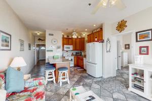 Gallery image of Sea-Love 819 #309DS-H in Hatteras +20 photos