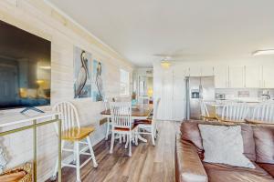 Gallery image of Silver Linings West in Holden Beach +24 photos