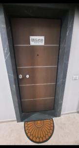 un cassetto con un cartello sopra di LuMas a Cassino