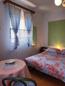 Postel nebo postele na pokoji v ubytování Apartments and rooms by the sea Jelsa, Hvar - 4602