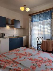 Postel nebo postele na pokoji v ubytování Apartments and rooms by the sea Jelsa, Hvar - 4602