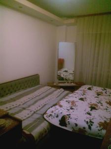 a small bedroom with a bed and a window at Apartament Alexandru, B-dul Oituz, bloc 4, apartament 26, județ Bacău in Onești