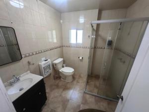 Koupelna v ubytování Casa Rosa + 3 fotografie