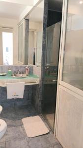 a bathroom with a shower and a sink and a mirror at Habitación a metros del Monumento a la Bandera in Rosario +7 photos