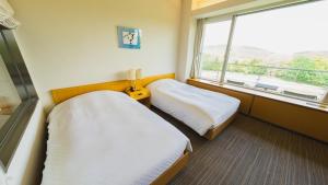 富良野ホテル Furano Hotel客房内的一张或多张床位