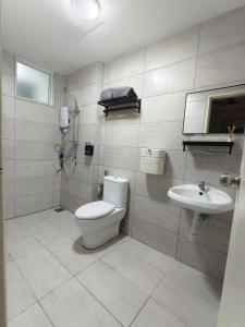 Koupelna v ubytování LS Homestay Sireh Residence Kota Bharu
