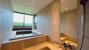 富良野ホテル Furano Hotel的一间浴室