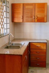 Η κουζίνα ή μικρή κουζίνα στο Abnaa Apartment