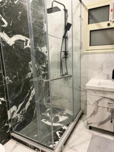 Ένα μπάνιο στο Down town 2