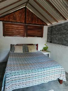 a bed in a bedroom with a wooden ceiling at Camping MotorHome Caiçara in Caiçara +35 photos