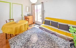 a bedroom with a bed and a table with a yellow table cloth at Maison Avec Piscine in Villars
