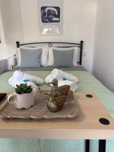 a tray with a pitcher of towels and a sink on a bed at Bloom Yard in Triovasálos